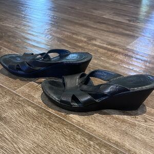 Born Leather Wedge Sandals Women's Size 8 Black Slides Strappy Slip On